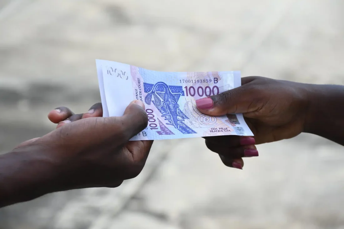 Why Pennee is pivoting to build the rails for lending in Nigeria 1 An image of two hands holding on to money scaled.jpeg - HelloTech Africa