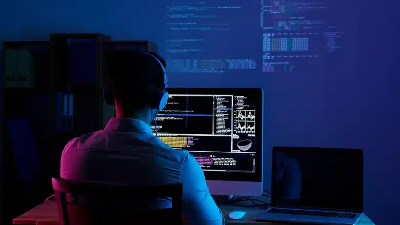 software-developer-gf0709a405_1920.jpg (1)